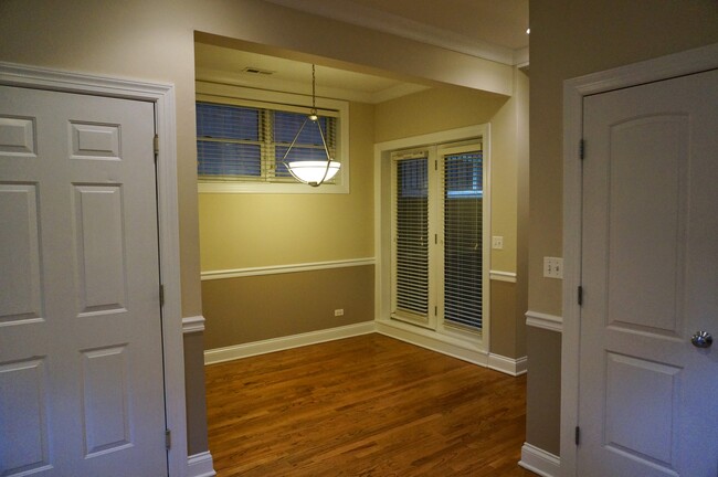 Foto del edificio - 2729 N Wilton Ave