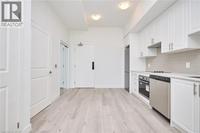 Building Photo - 461 Green Rd