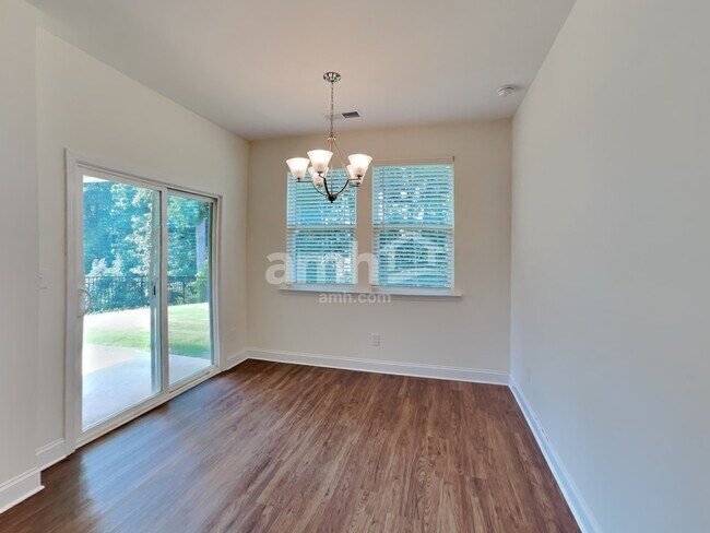 Foto del edificio - 139 Willowbrook Dr