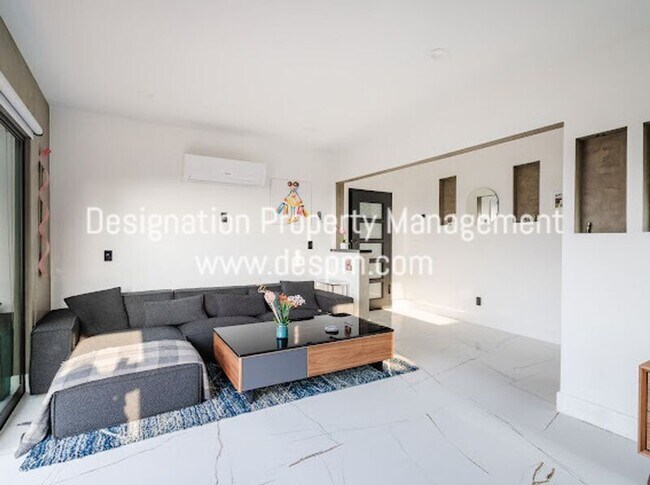 Foto del edificio - 6021 Eucalyptus Ln