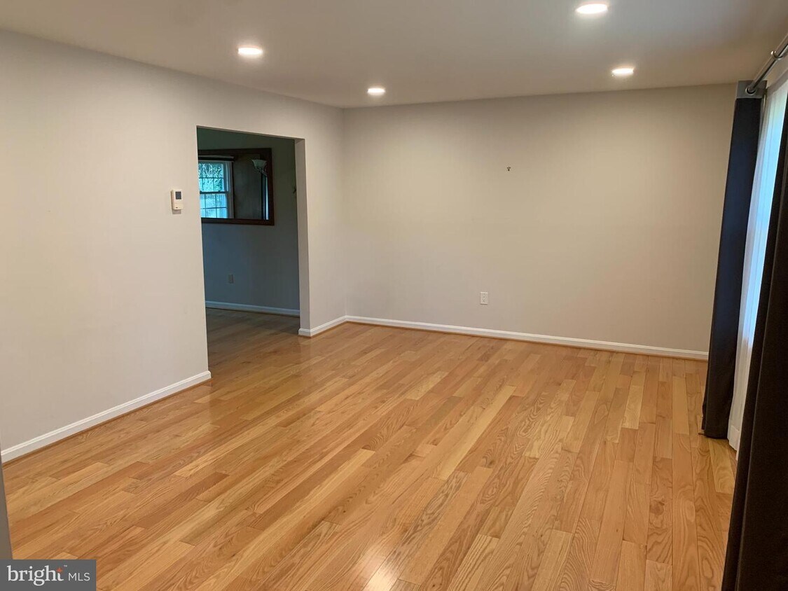 Foto principal - 816 Diamond Dr