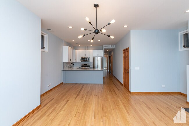 Foto del edificio - 2338 N Greenview Ave