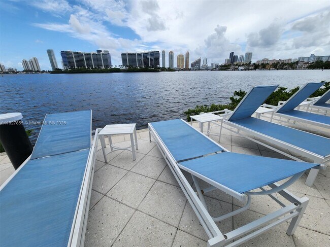 Foto del edificio - 3205 NE 184th St