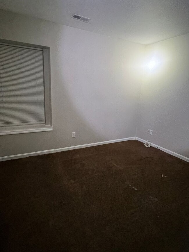 Building Photo - 3 Bed newly remodeled, single-family home located in the vibrant city of Indianapolis!