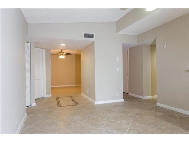 Building Photo - 8120 NW 15th Mnr