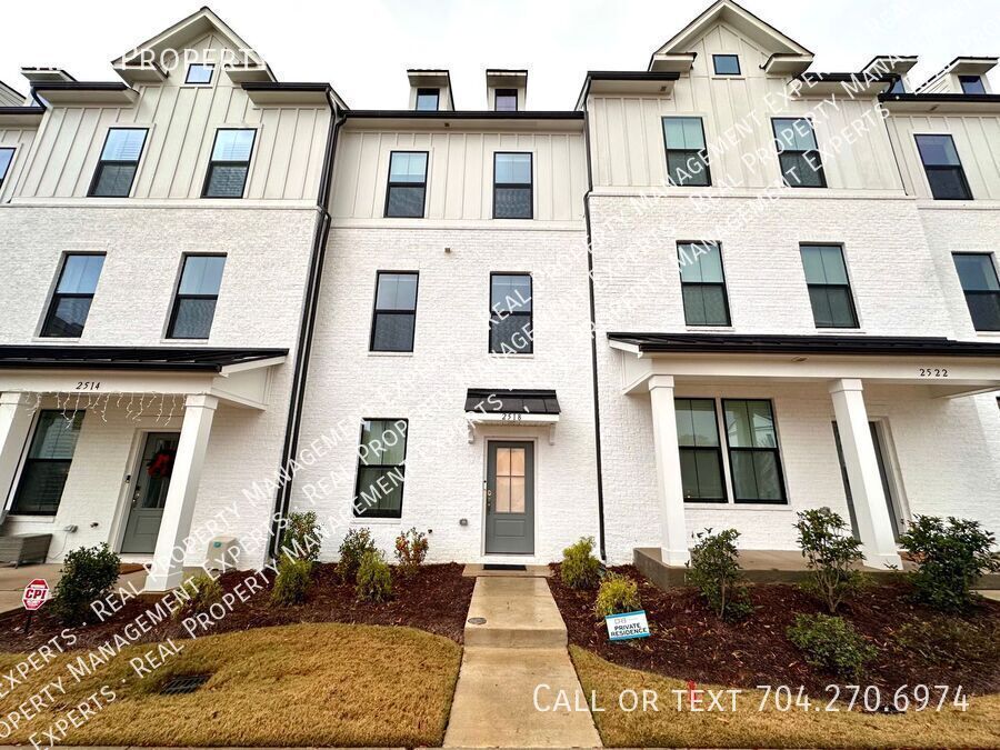 Primary Photo - Stunning 4BR/3.5 Ba Townhouse in Charlotte!