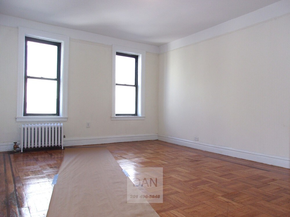 Primary Photo - 4863 Broadway