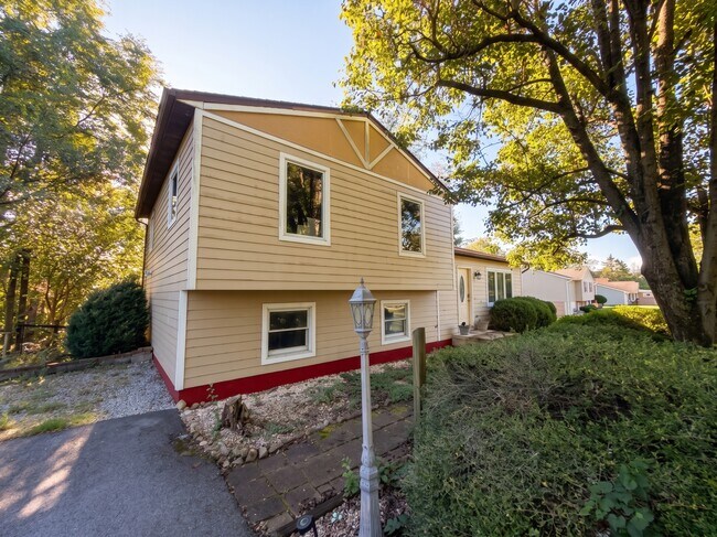 Foto del edificio - 7221 Hillview Dr