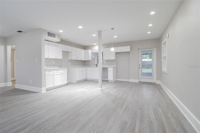 Building Photo - 5963 Bamboo Dr