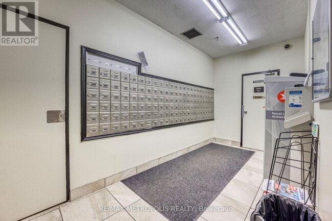 Building Photo - 155 Front St N