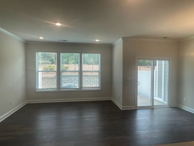 Building Photo - Beautiful 3BR 2.5BA Townhome w/ 1 Car Garage • Updated Kitchen in Huntersville