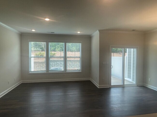 Foto del edificio - COMING SOON: Beautiful 3BR 2.5BA Townhome w/ 1 Car Garage • Updated Kitchen in Huntersville