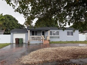 Building Photo - 45 W 60th St