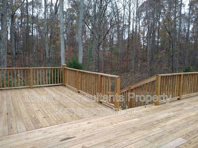 Foto del edificio - 7106 Holly Glen Ct