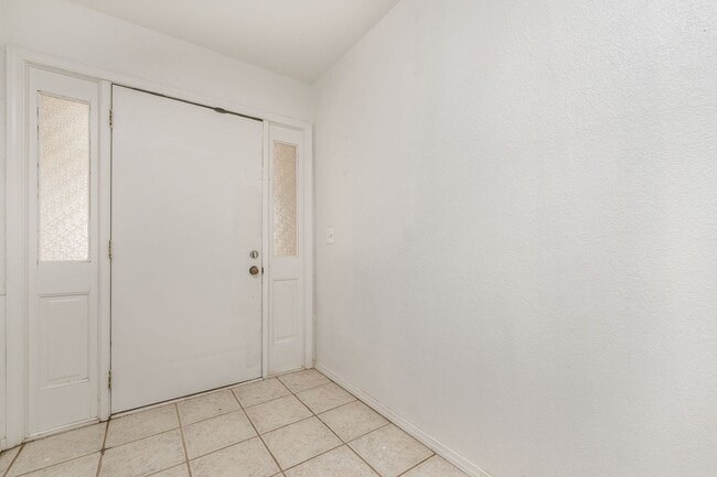 Building Photo - 3103 SW 27th Ave