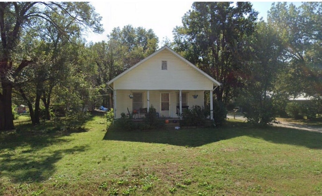 Building Photo - 2026 E 6th Ave