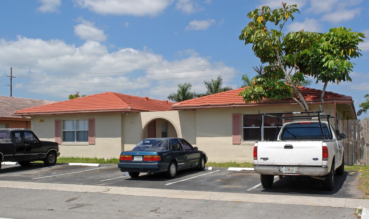 Foto principal - 4031 NW 30th Ter