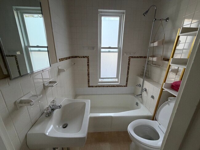 Foto del edificio - 16 Nichols St