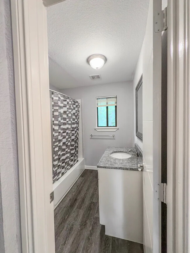 Building Photo - 5329 Reiger Ave