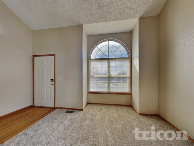 Building Photo - 5525 E 130th Dr