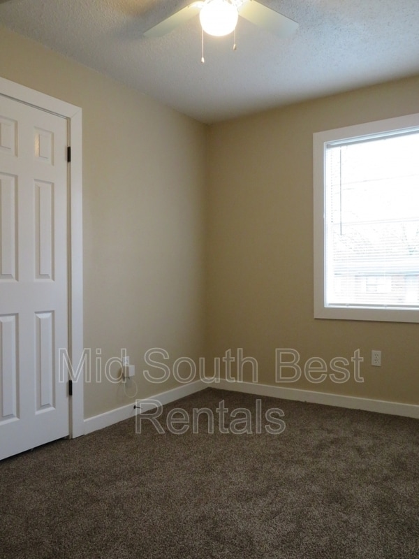 Building Photo - 3359 Redcliff Dr