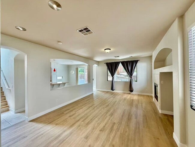 Building Photo - Beautiful and well-maintained two-story home in summerlin