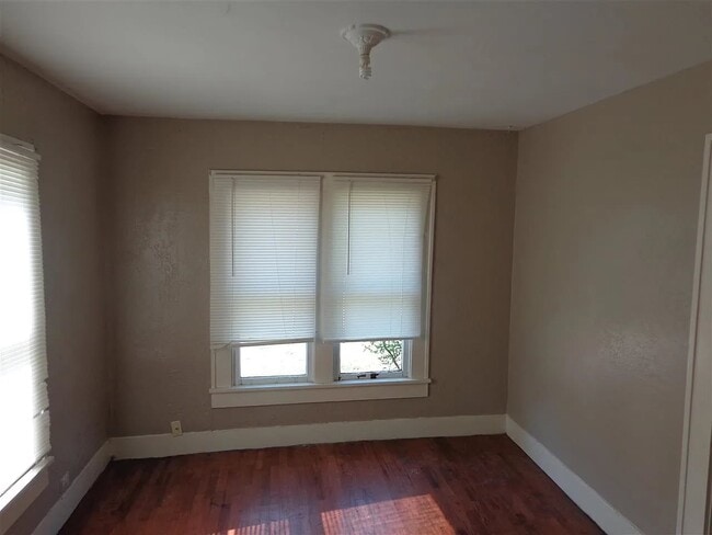 Building Photo - 507 S 12th St