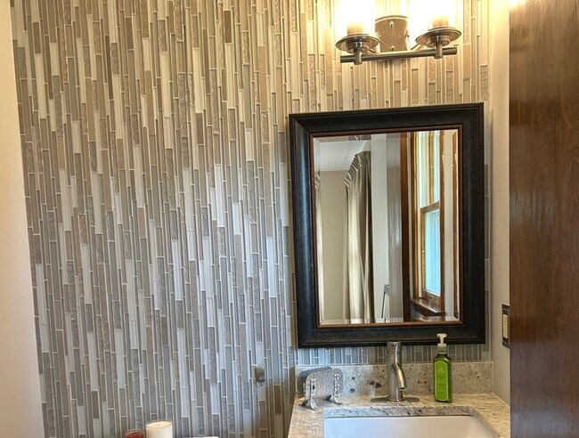 Foto del edificio - 1008 Game Farm Rd