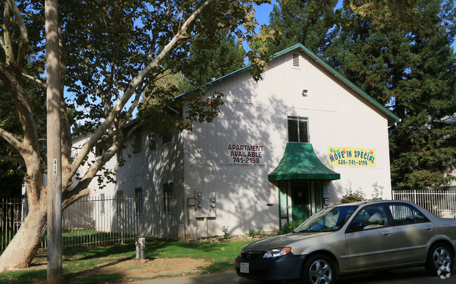 Building Photo - Lakeview Apartments