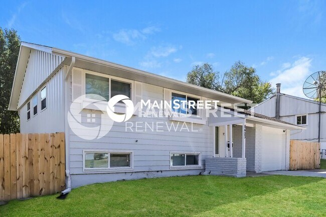 Foto del edificio - 4 Bedroom Pet-Friendly Home in KANSAS CITY, MO with Main Street Renewal