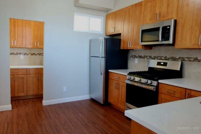 Building Photo - 542 Lombard St