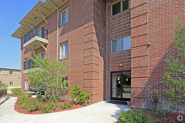 Building Photo - Pinecrest