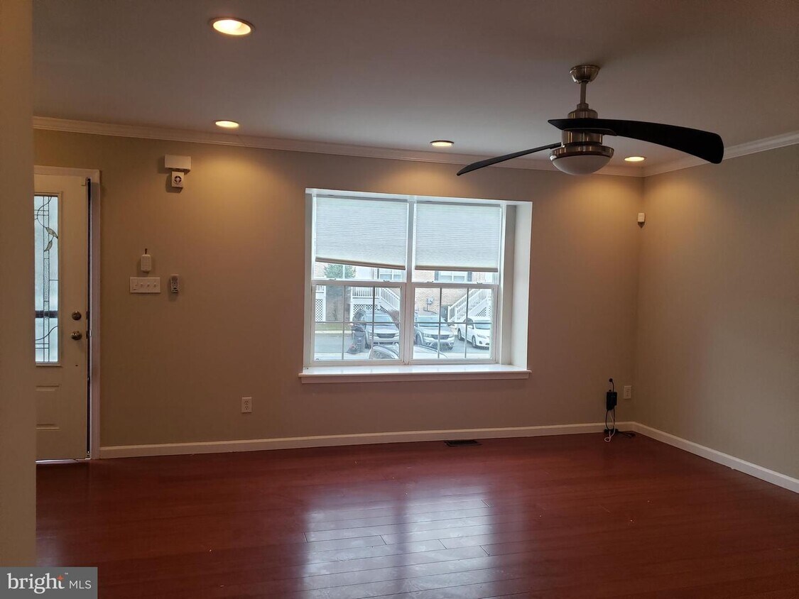 Primary Photo - 29 Renza Ln