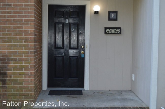 Building Photo - 828 Suber St