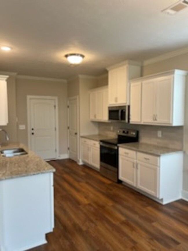 Building Photo - Beautiful and spacious 2 Story in Summerto...