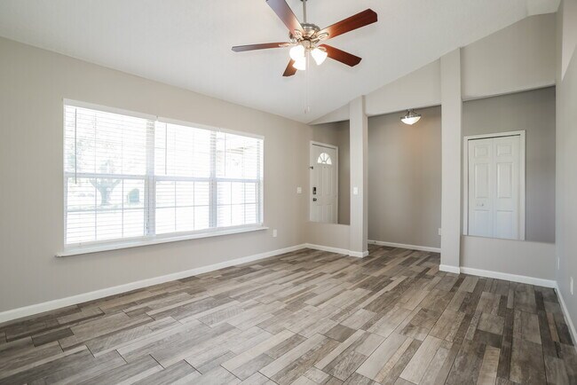 Foto del edificio - 7604 Chelmsford Dr