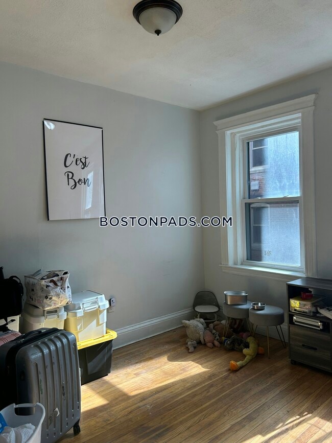 Foto del edificio - 86 Glenville Ave