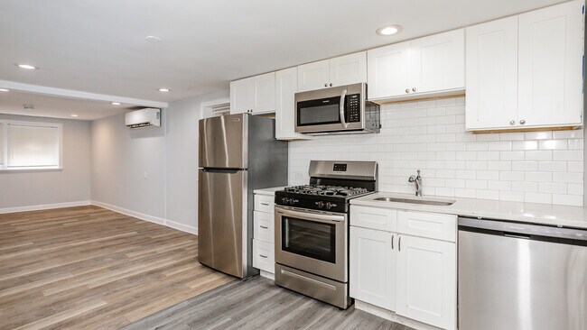 Building Photo - 2821 W 25th St