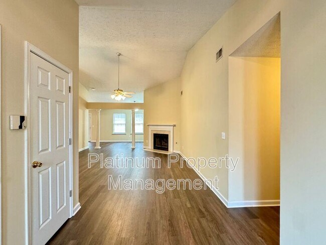 Building Photo - 2923 Holly Green Way
