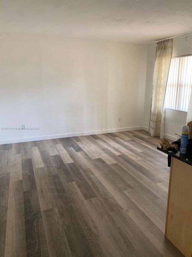 Foto del edificio - 7505 SW 82nd St