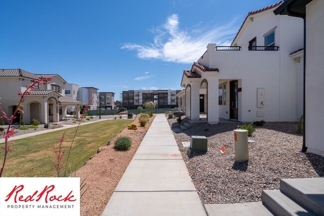 Building Photo - BEAUTIFUL HOME in Desert Color!