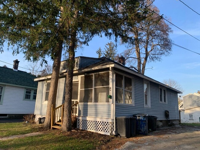 Building Photo - 116 Riverside Ave