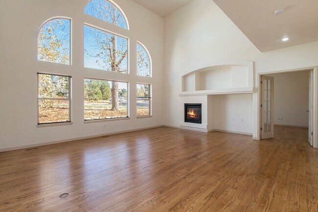Foto del edificio - 5 bedrooms and an office, D #20,  Stone Cr...