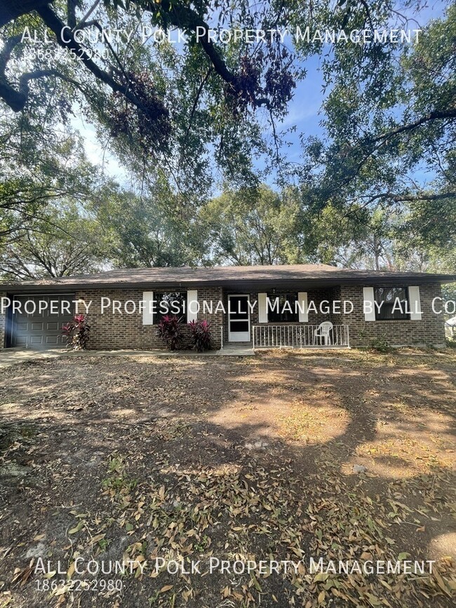 Foto del edificio - Fantastic 3 Bedroom Home in Frostproof