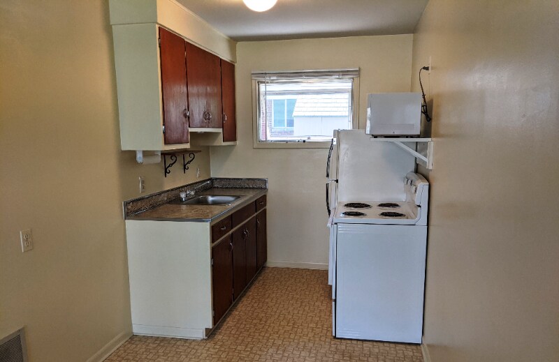 Building Photo - 2431 Normandy Rd