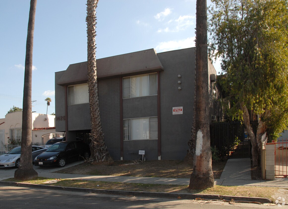 Primary Photo - 1426 S Cochran Ave
