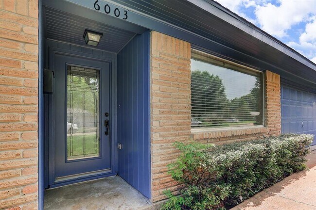 Building Photo - 6003 Duxbury St