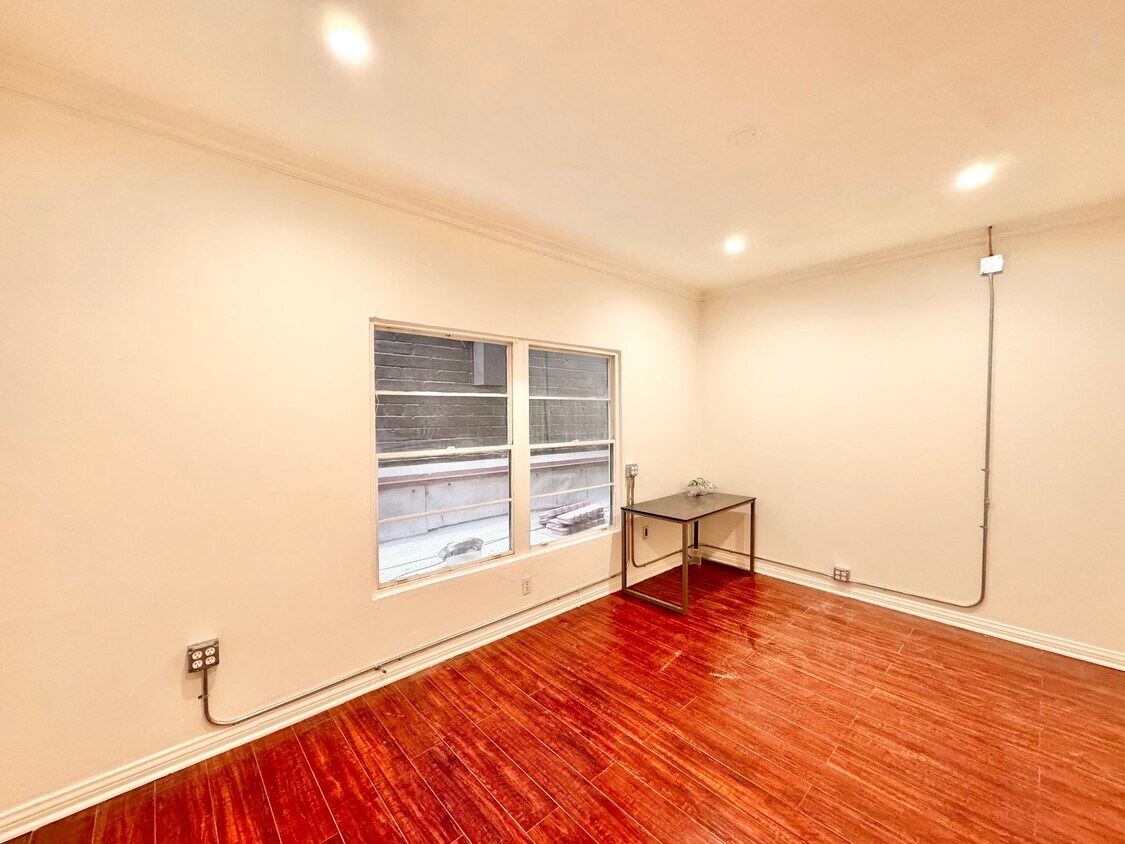 Foto del edificio - 7958 Beverly Blvd