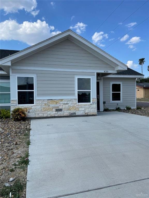 Foto principal - 20-3 1/2 3 1/2 St