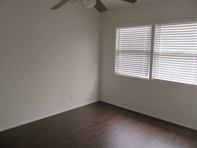 Photo - Sycamore (610-612) East Apartment